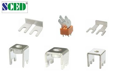 Accesorios del bloque de terminales del PWB, espacio central de cobre amarillo de los componentes eléctricos 5.0m m